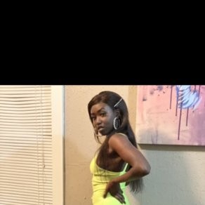 Bonnie, Carson escorts
