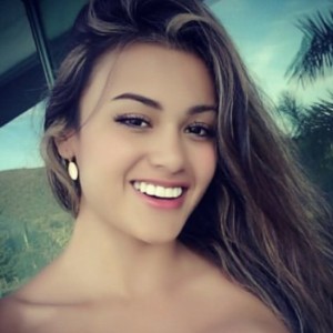 Bee, Williamsburg escorts