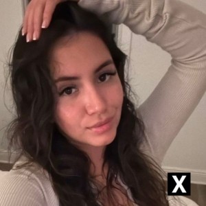 Carine, Lac escorts