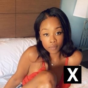 Nini, Martinez escorts