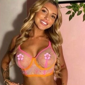 Sara, Horndean escorts
