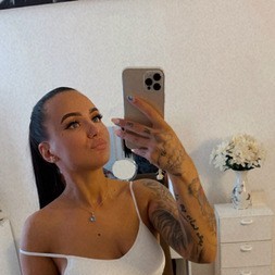 Julia, Bochum escorts