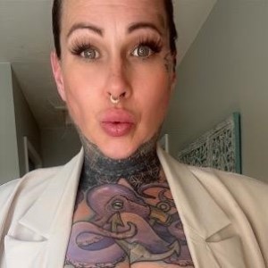 Rae, Newport escorts