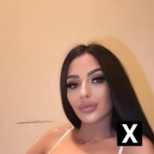 Tania, Bushey escorts