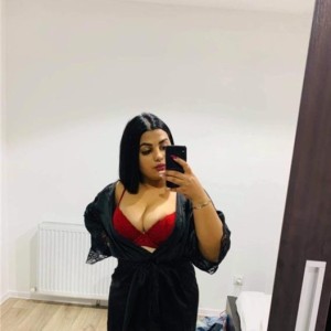 Bruneta Fierbinte, Roman escorts