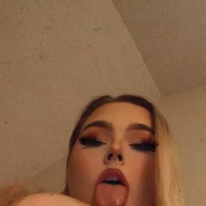 Ella, Estero escorts