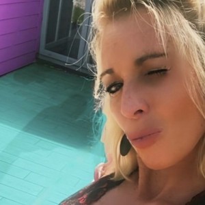 Sam, Mons escorts