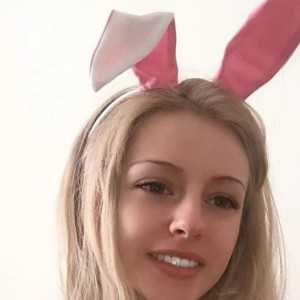 Lena, Reading escorts
