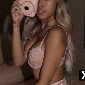 Zeta, Carindale escorts
