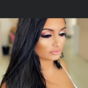 Laura, Piraeus escorts