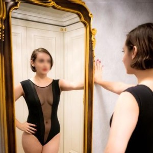 Cleo, Colombes escorts
