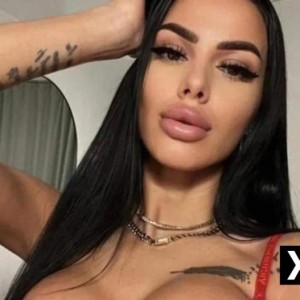 leyla, Hook escorts