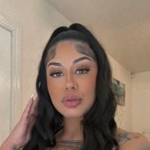 Jiggly, Martinez escorts
