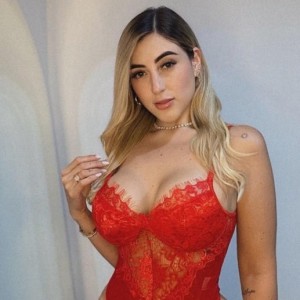 Kelly, Carney escorts