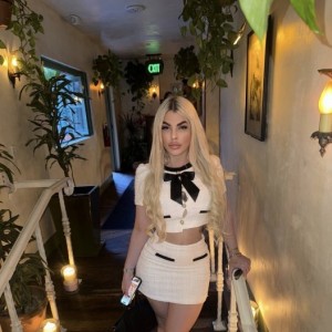 Selena, Azusa escorts