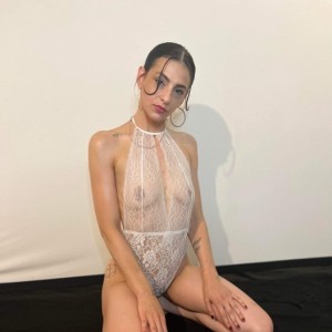 Honey, Florissant escorts