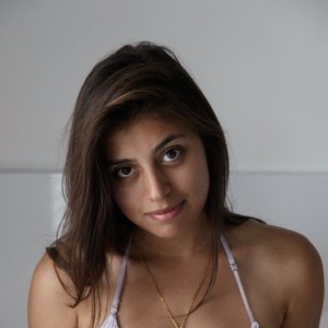 Alisha, Aerocity escorts