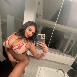 Naomi, Velbert escorts