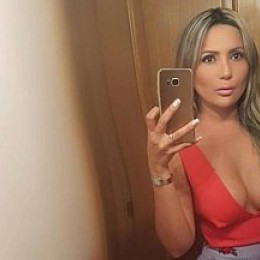 Shara, Moss escorts