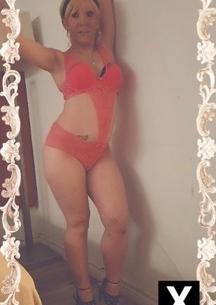 Kitchener | Escort HOLLIE-27-192286-photo-1