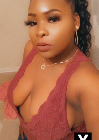 Hampton | Escort Monae-22-198719-photo-1