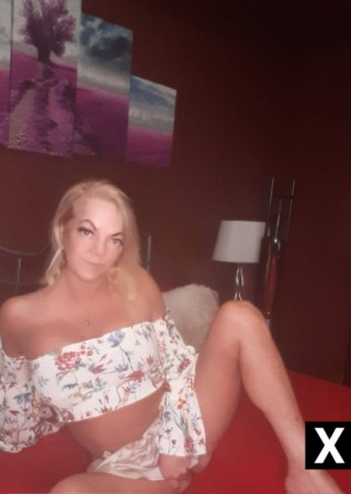 Calgary | Escort allie huggins-42-191656-photo-4