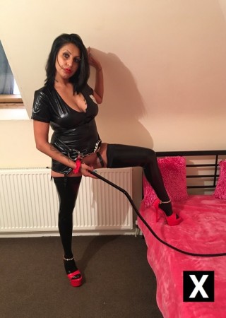 Bury | Escort Sonya-30-184609-photo-1