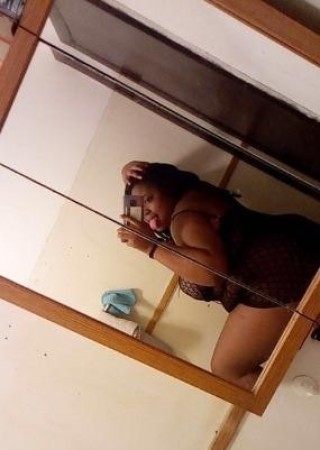 Oak Park | Escort juicy-23-261768-photo-1