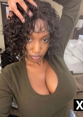 Hickory | Escort Fhina-25-275913-photo-1