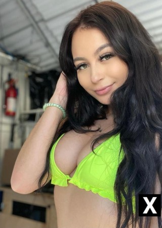 Burton | Escort Amber-21-184740-photo-1