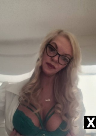 Calgary | Escort allie huggins-42-191656-photo-5