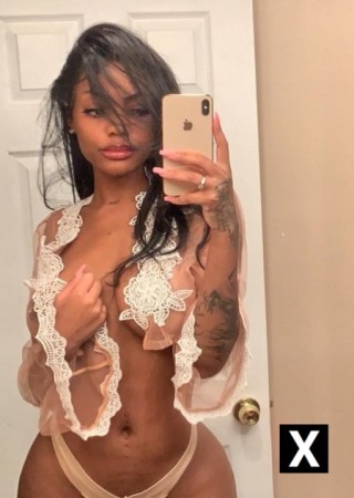 Largo | Escort Brunette Escort-27-185435-photo-2