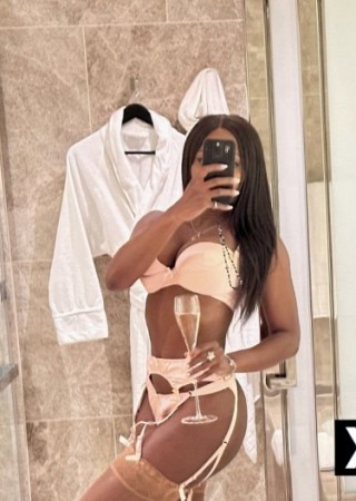 Abbey Road | Escort Billie-28-285320-photo-4