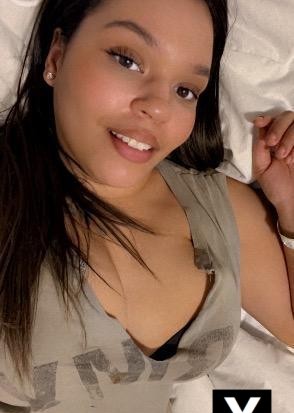 Grand Forks | Escort Mia-21-266591-photo-2