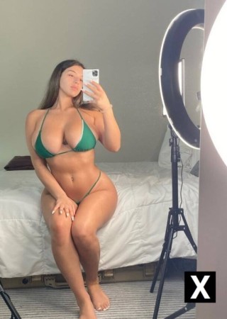 Elmhurst | Escort Catalina-25-275605-photo-2