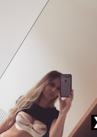 Chesterfield | Escort Elise-25-280631-photo-1