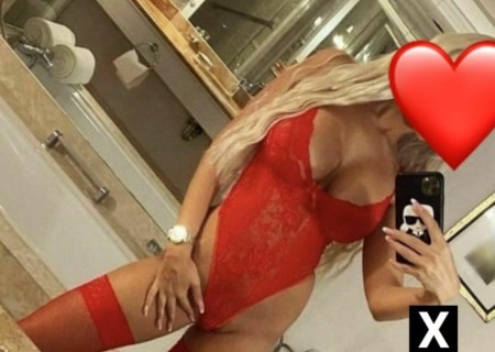 Constanța | Escort Blonda Siliconata Te Astept Fara Graba Intr O Locatie Intima Si Discreta, La Malul Marii 0712264910-0-230973-photo-1