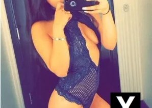 Beverly | Escort Aashna-24-276938-photo-1