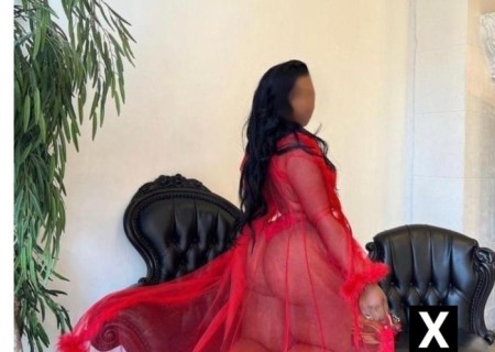 Farnborough | Escort BRUNETTE-21-265023-photo-1